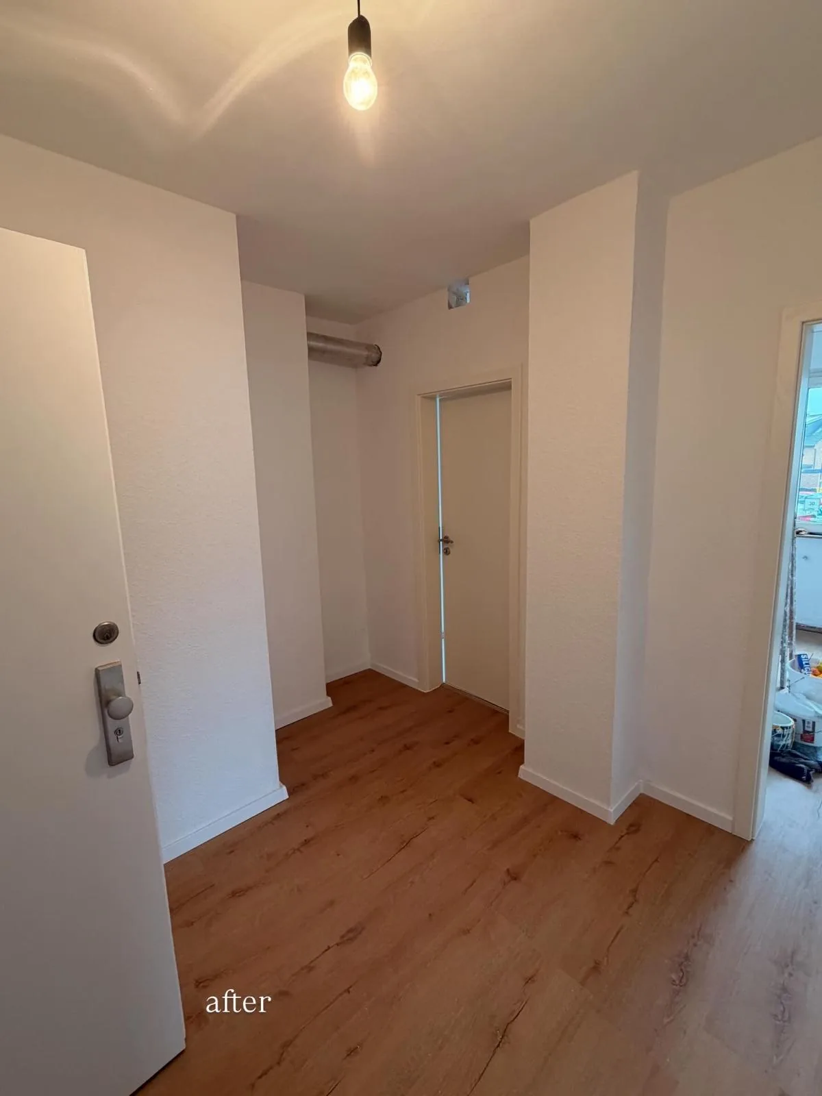 Fertig renovierter Wohnungsflur